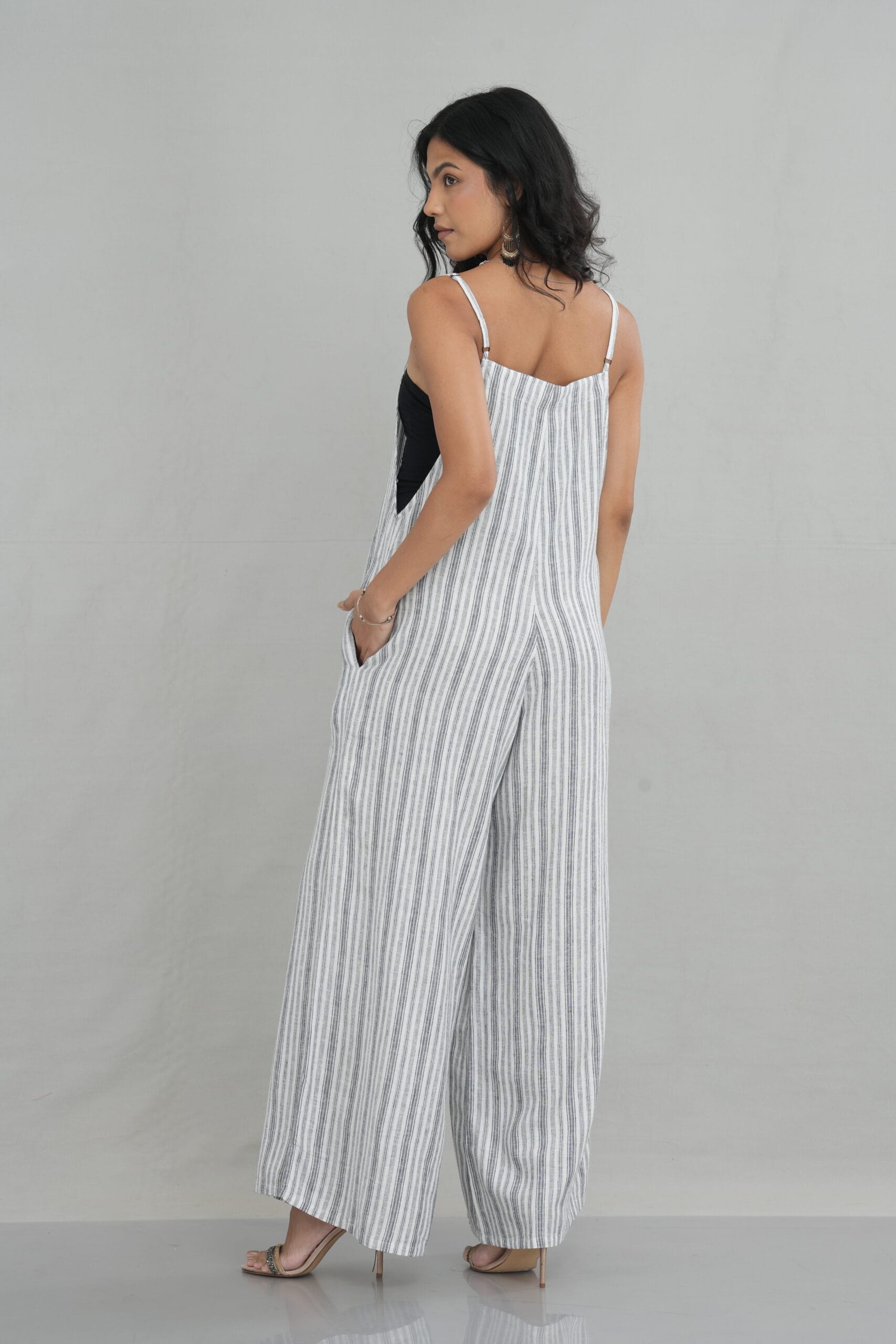 Wide Jumpsuit with Straps on shoulders - Image 3