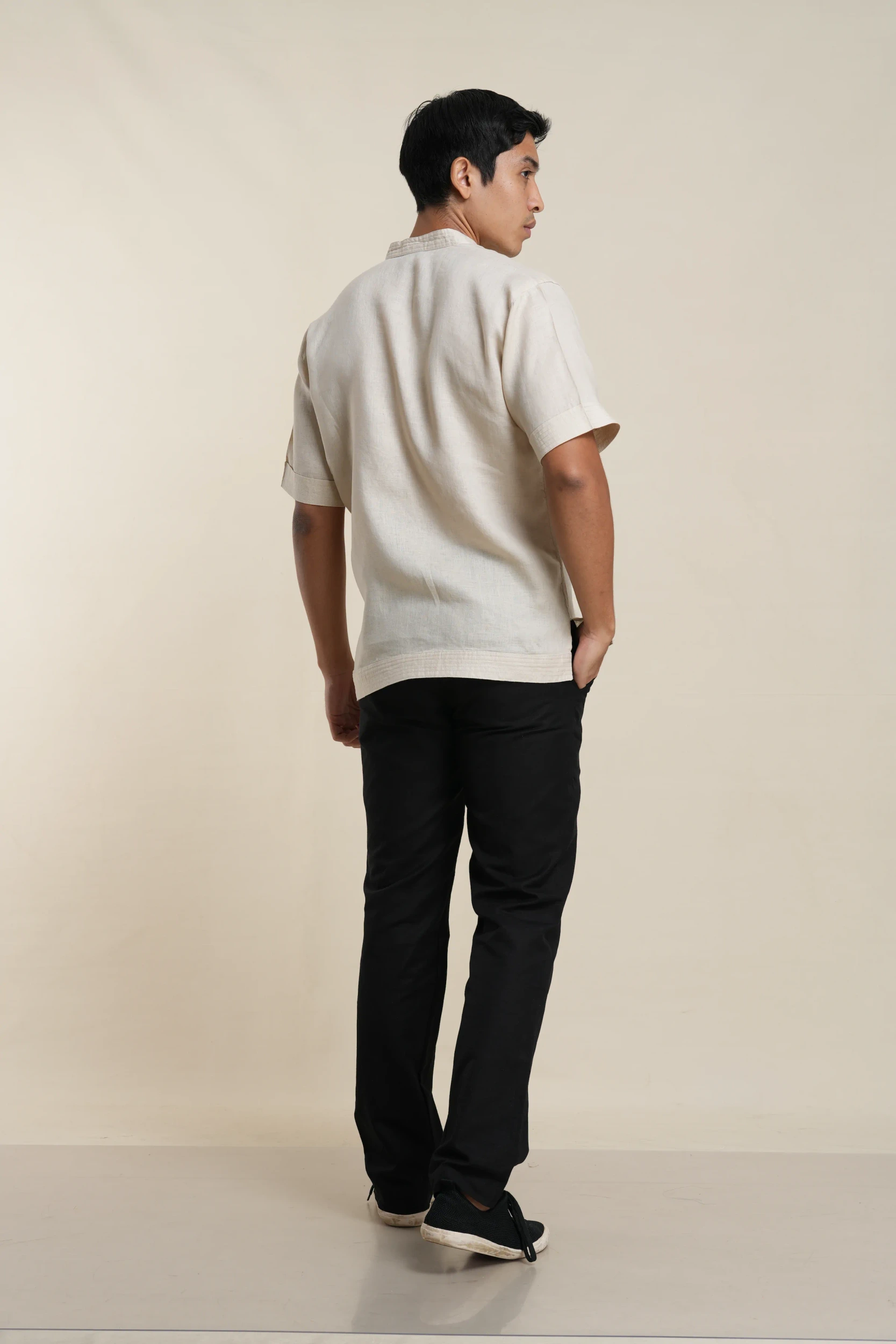 Men's short sleeve linen shirt in Beige rear view — Tropic of Linen BE0057